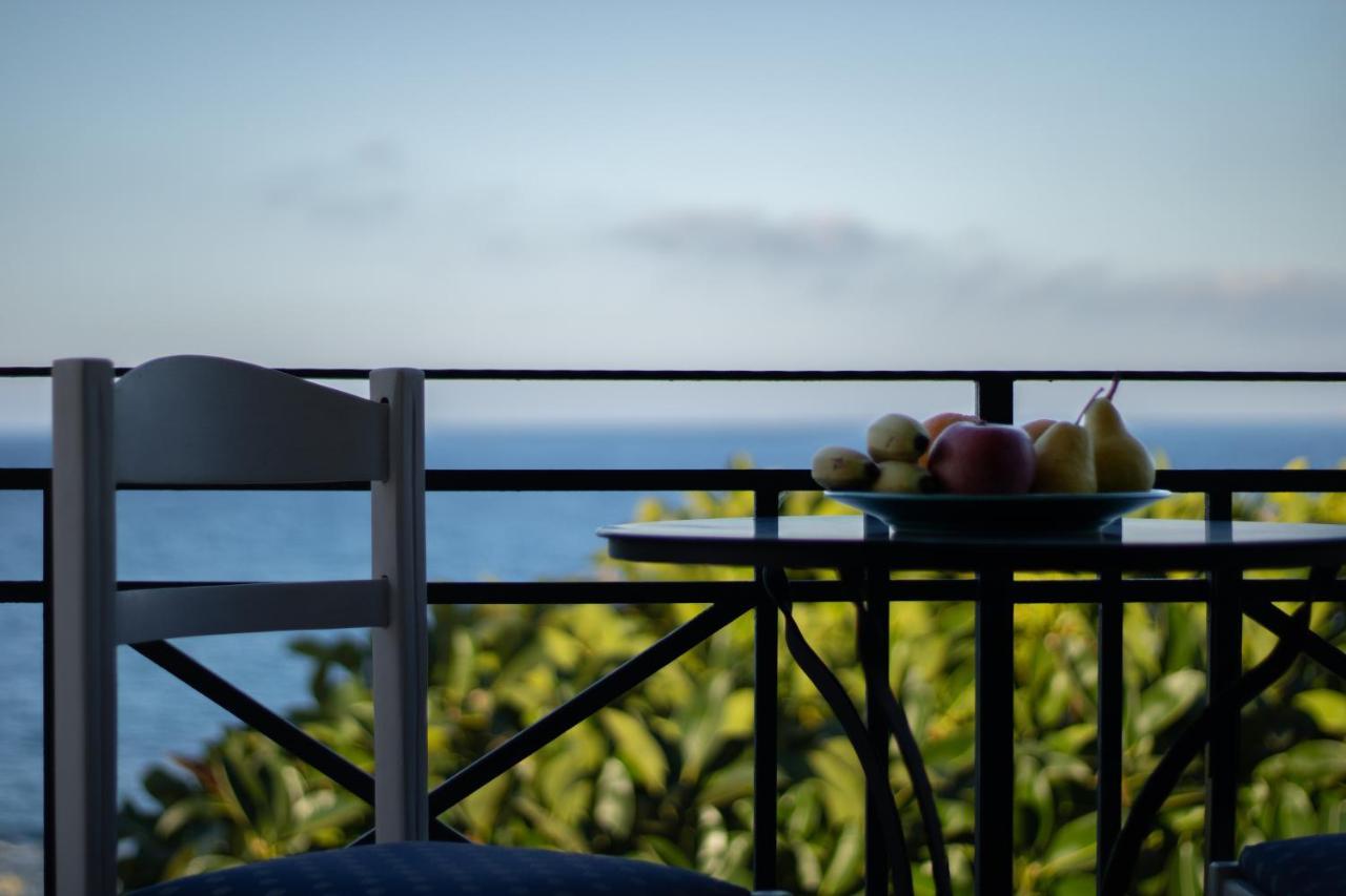 The Island House - Family Size Apt - Overlooking The Aegean - 3 Steps From The Beach موخلوس المظهر الخارجي الصورة