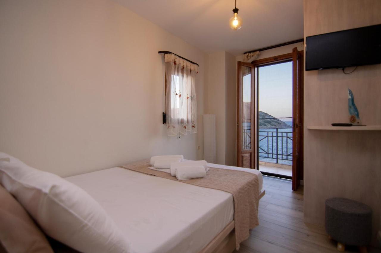 The Island House - Family Size Apt - Overlooking The Aegean - 3 Steps From The Beach موخلوس المظهر الخارجي الصورة